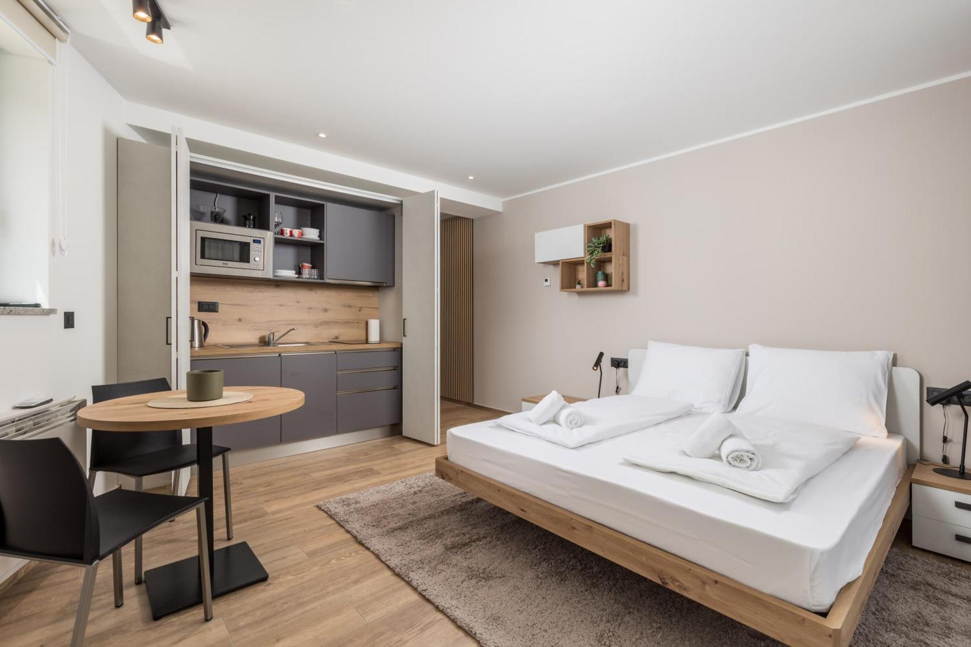 Belinda Apartments With Balcony โอปาติยา ภายนอก รูปภาพ