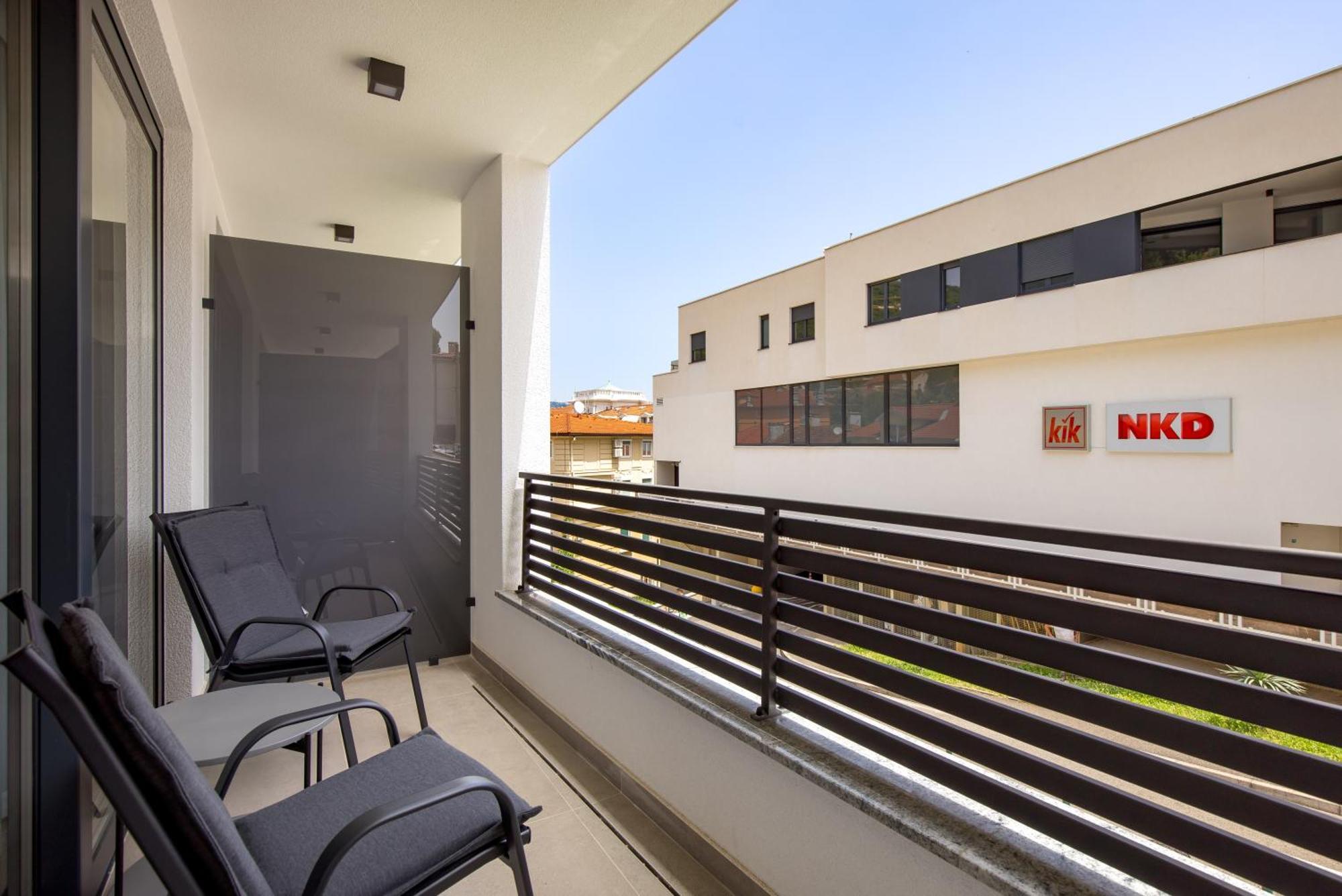 Belinda Apartments With Balcony โอปาติยา ภายนอก รูปภาพ