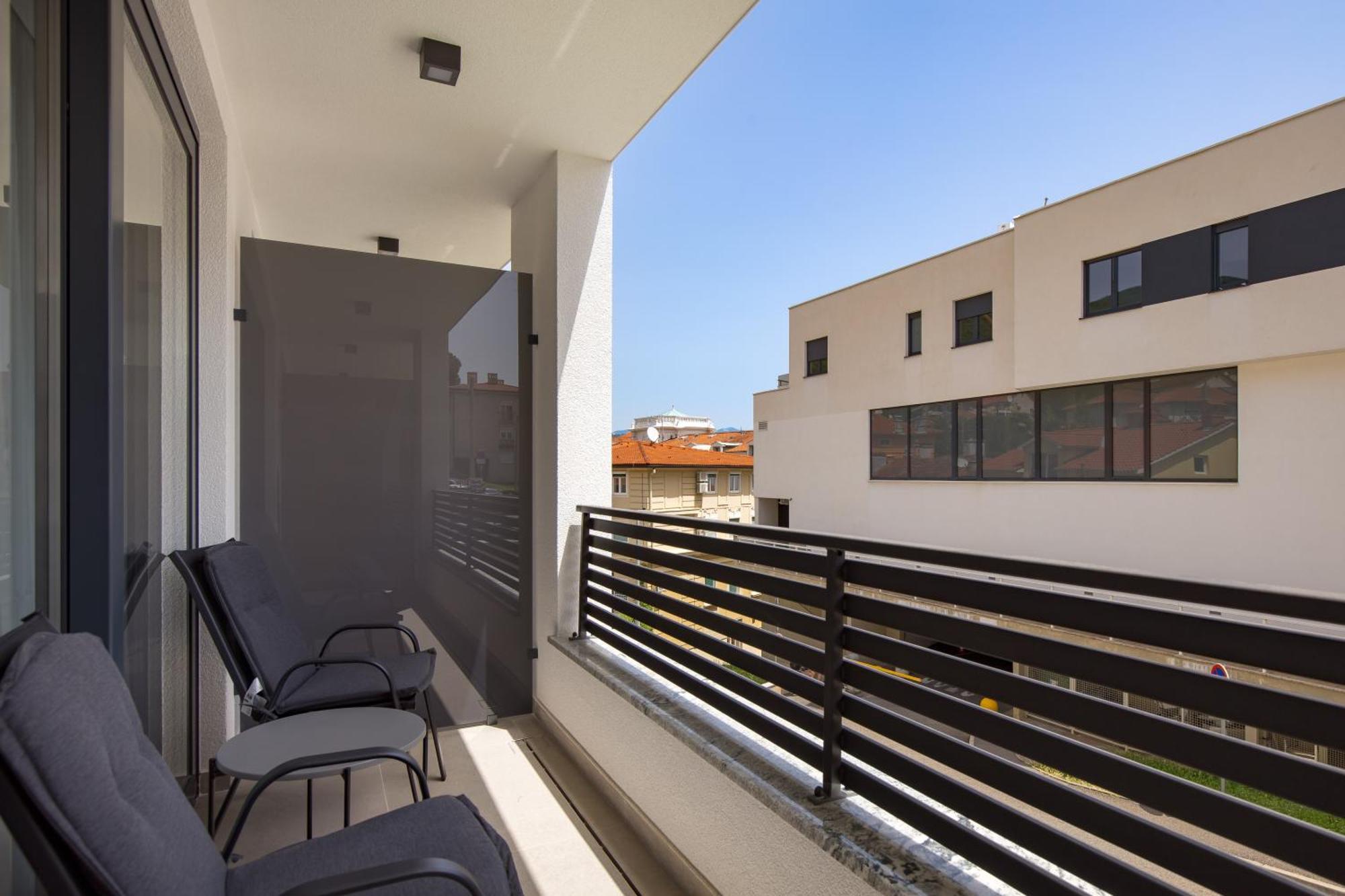 Belinda Apartments With Balcony โอปาติยา ภายนอก รูปภาพ