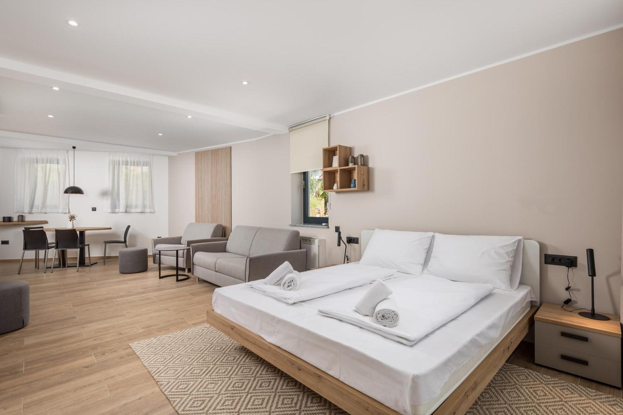 Belinda Apartments With Balcony โอปาติยา ภายนอก รูปภาพ