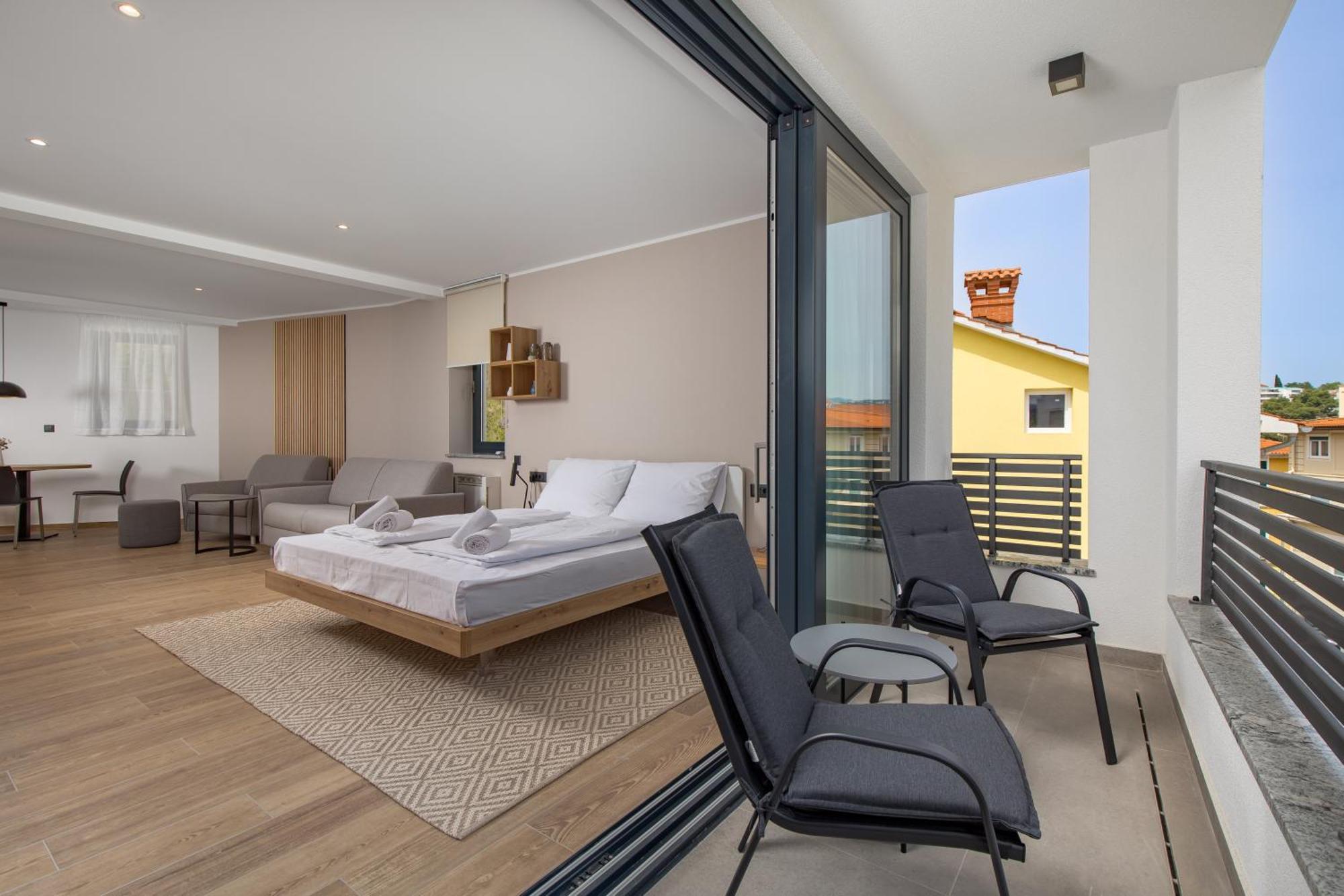 Belinda Apartments With Balcony โอปาติยา ภายนอก รูปภาพ