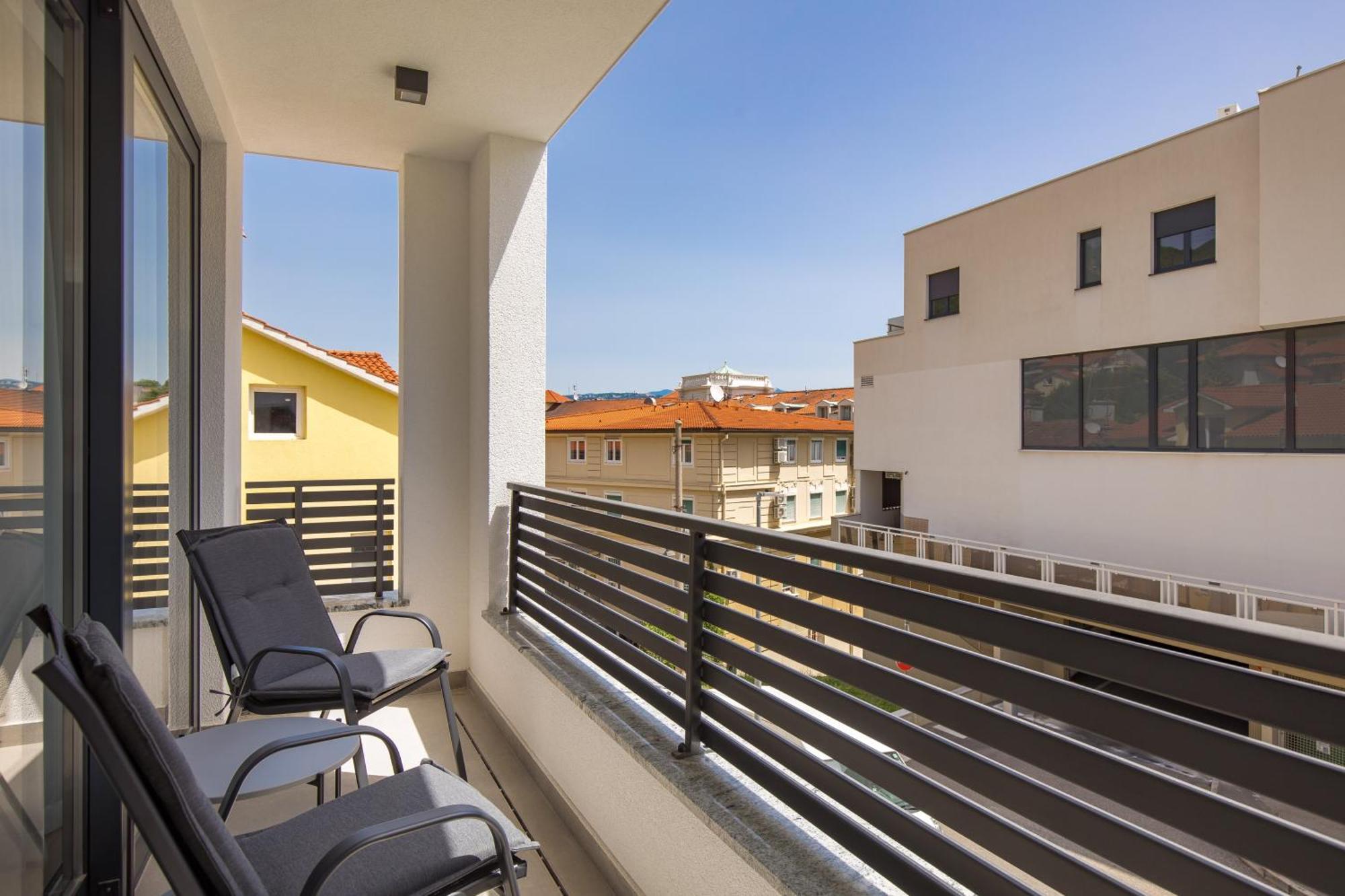 Belinda Apartments With Balcony โอปาติยา ภายนอก รูปภาพ