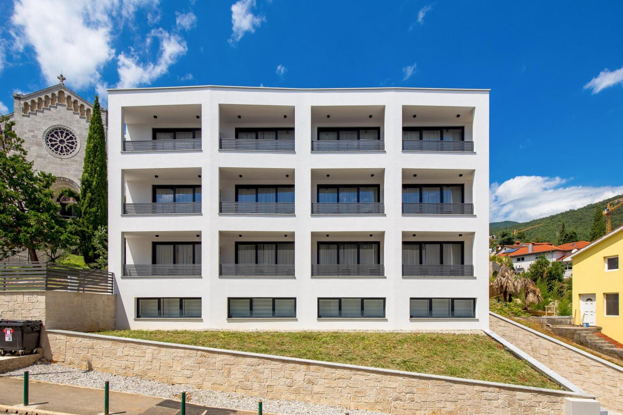 Belinda Apartments With Balcony โอปาติยา ภายนอก รูปภาพ
